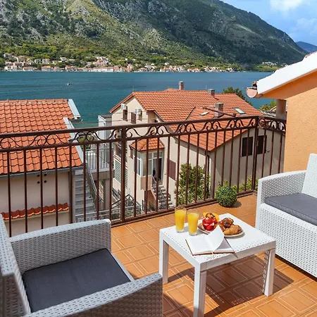 Apartment Busola Kotor Exterior photo